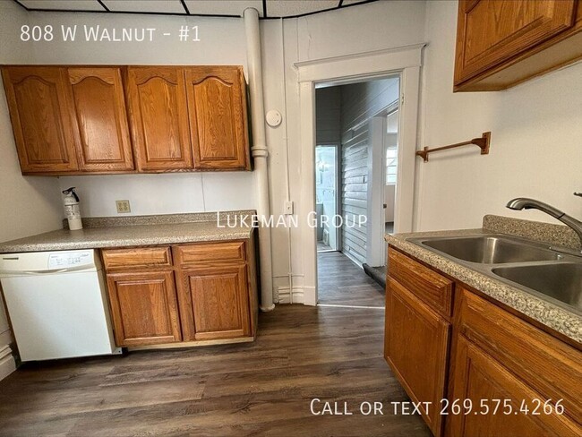 Building Photo - 808 W Walnut St