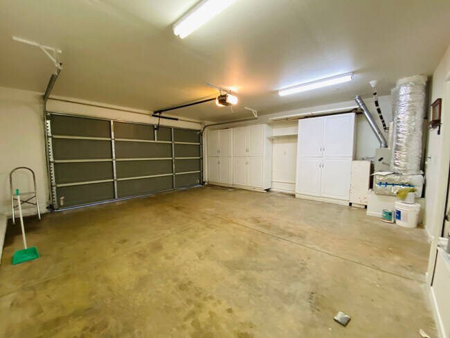 Building Photo - Lovely Galt Townhouse