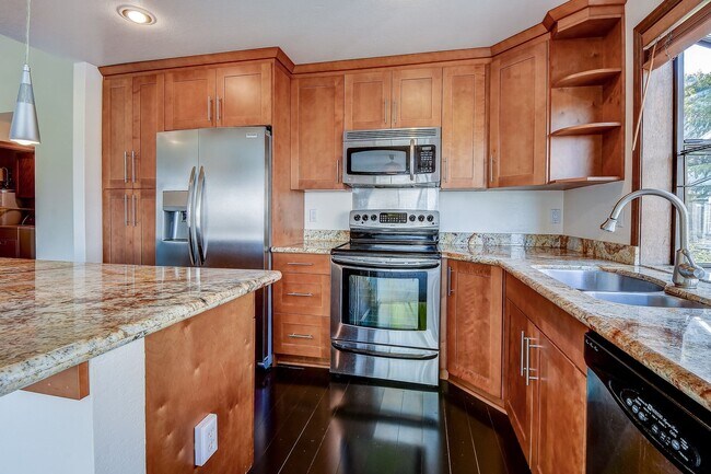 Building Photo - 2bd/2ba Bellevue Condo