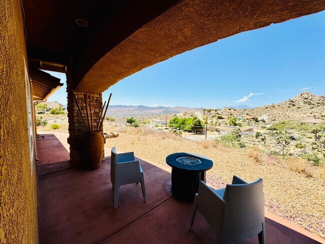 Building Photo - 3Bedroom/2Bathroom Coming soon July 2025!