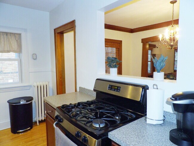 Building Photo - 2 Bedroom Condo in Brownstone
