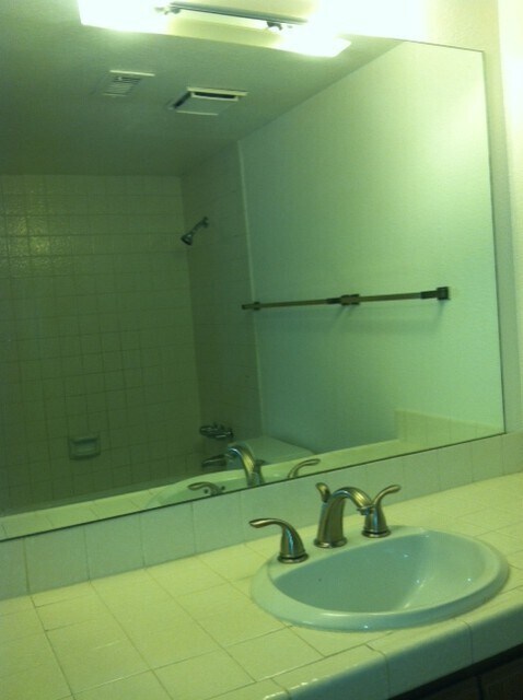 Building Photo - Ground Floor Condominium minutes to UNLV/2 Bed/2 Bath