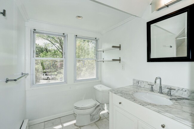 Building Photo - 4350 River Rd NW