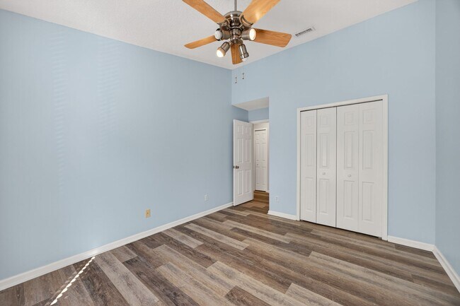 Building Photo - Windsor Pointe Condo