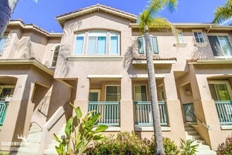 Building Photo - Immaculate 3Bdm 2.5Ba Townhouse with  2-Car Garage