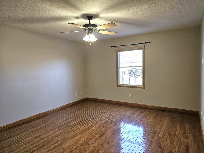 Building Photo - 2802 Cronin Dr