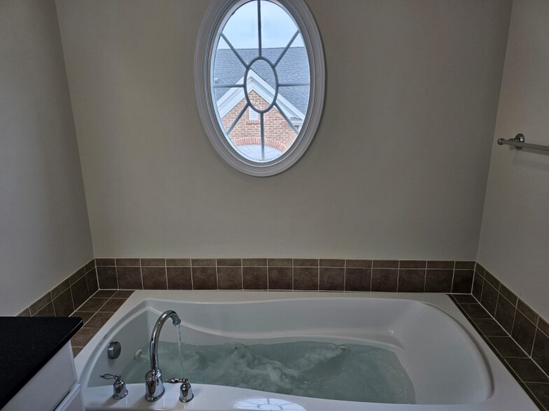 Building Photo - 2325 Brookmoor Ln