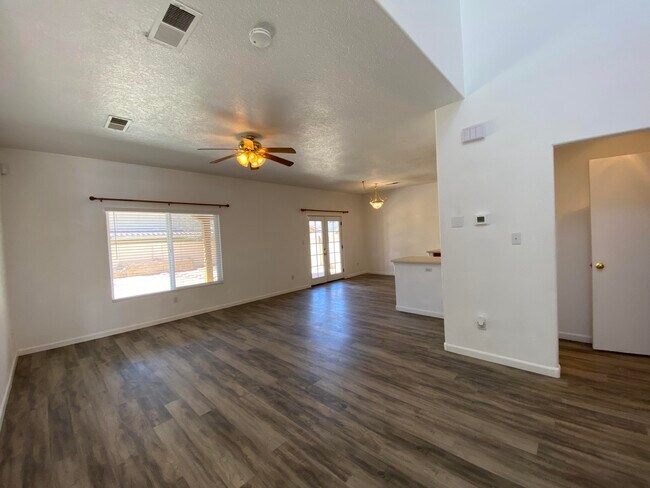 Building Photo - 1412 Stone Canyon Rd NE