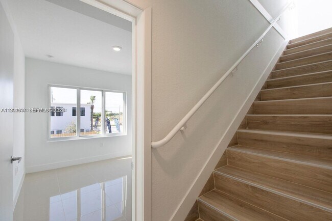 Building Photo - 25810 SW 144th Ave