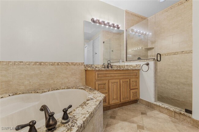 Building Photo - 1325 Mariposa Cir