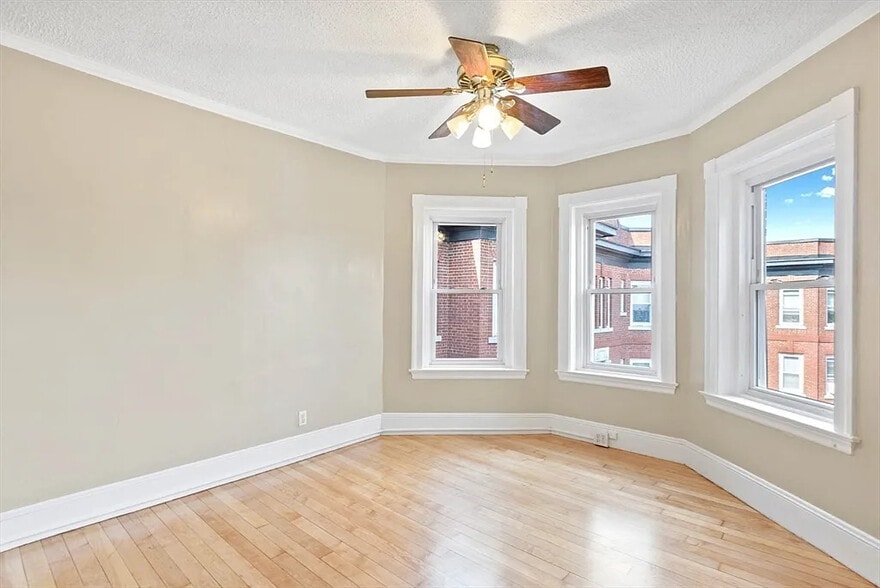 Building Photo - 15 Lynde St