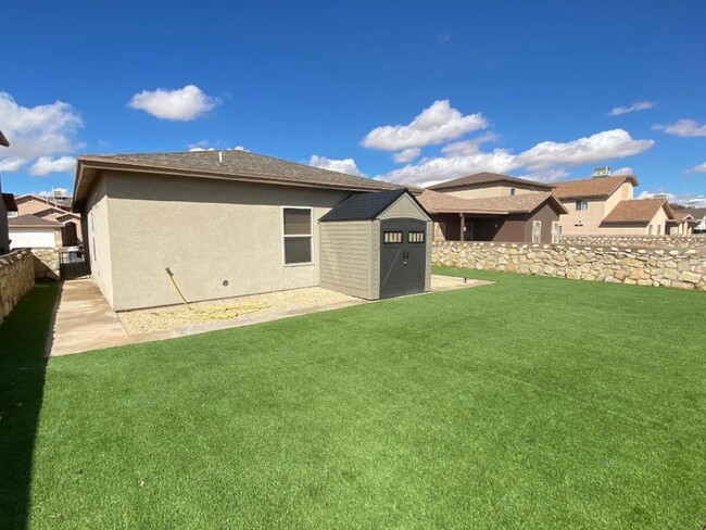 Building Photo - Mesquite Hills. 3 bedrooms, 2 full baths, ...