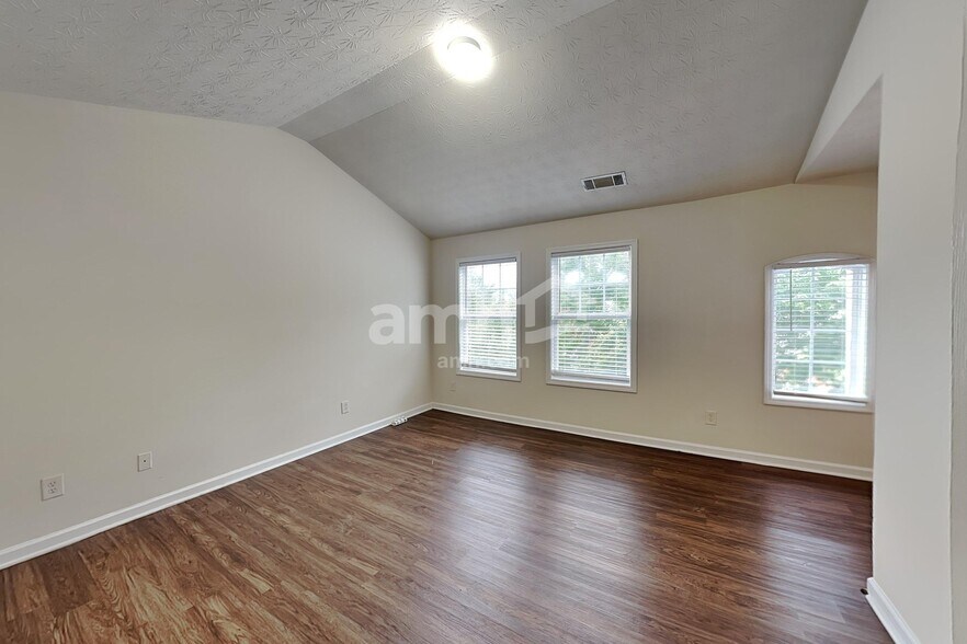 Building Photo - 413 Marsh Lake Rd SE