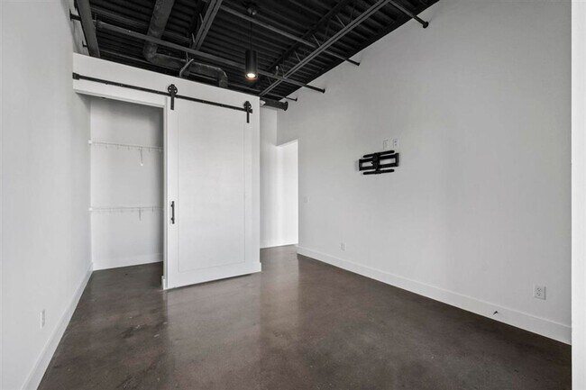 Building Photo - 1131 Fairview Ave