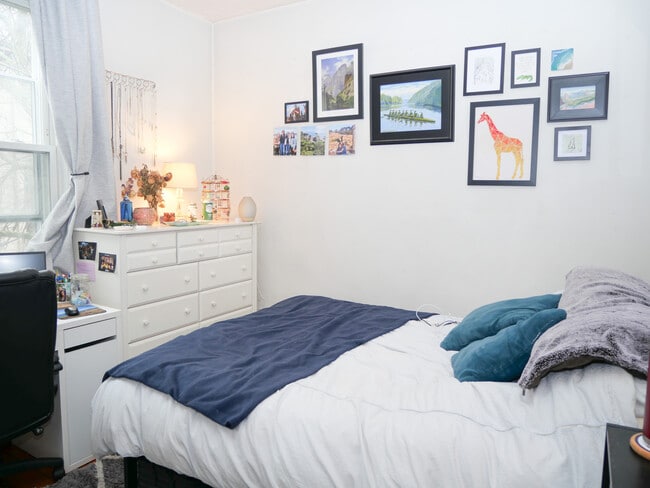 Building Photo - 237 W 3rd St