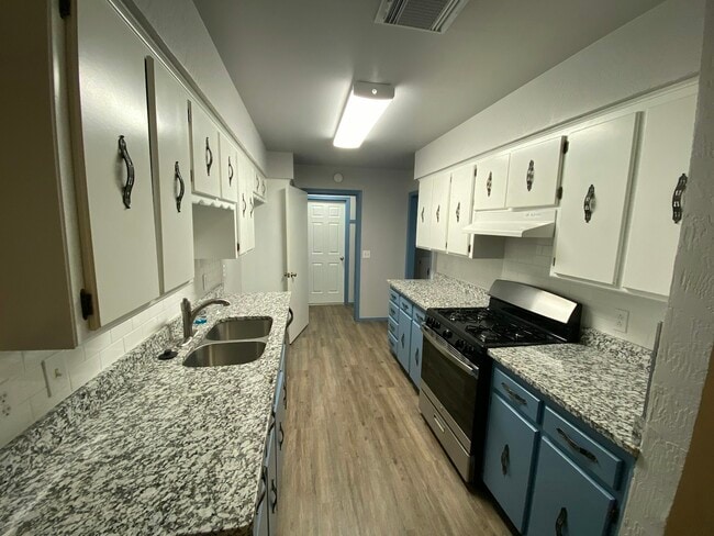 Building Photo - 4537 Yale St