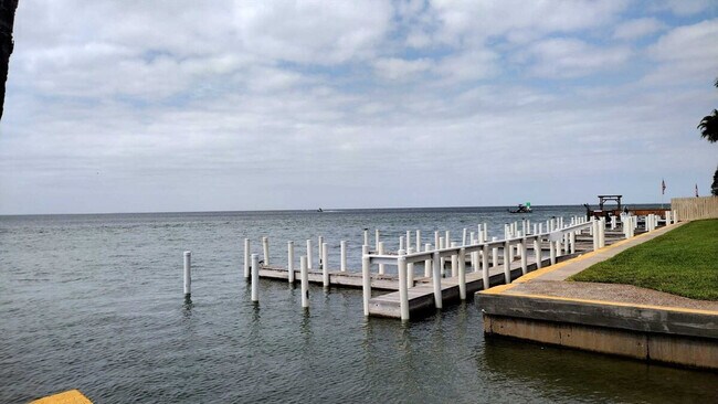 Primary Photo - 208 W Kingfish St