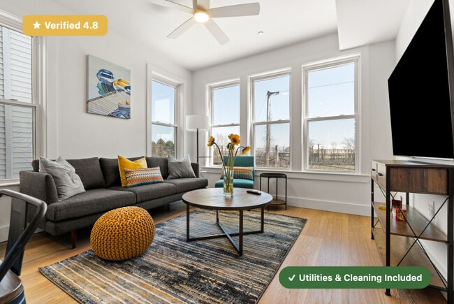 Building Photo - 695 Bennington St