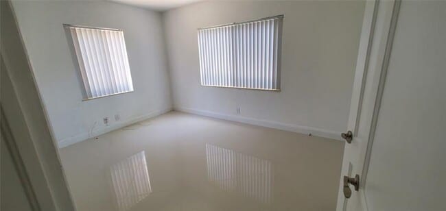 Building Photo - 1304 NE 16th Ave