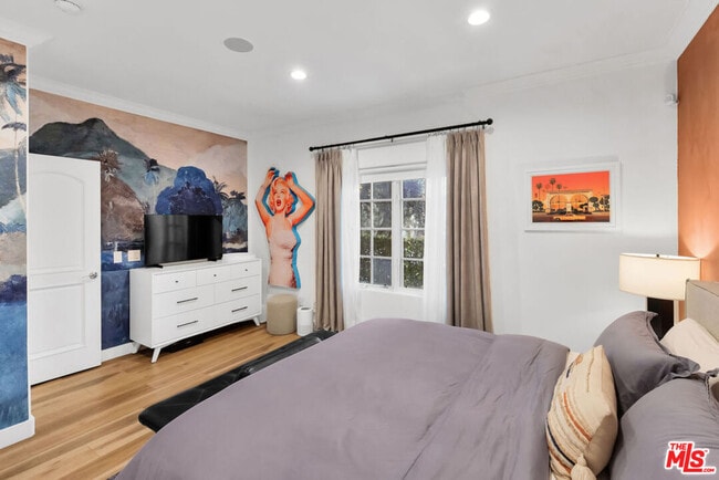 Building Photo - 851 N San Vicente Blvd