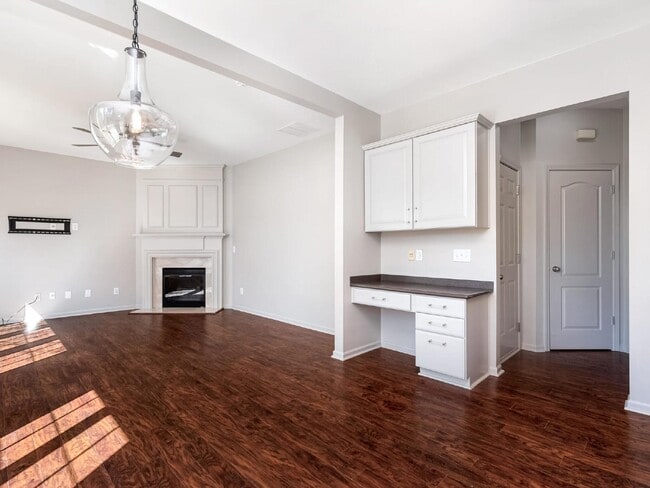 Building Photo - Cutters Spring-Providence Park!