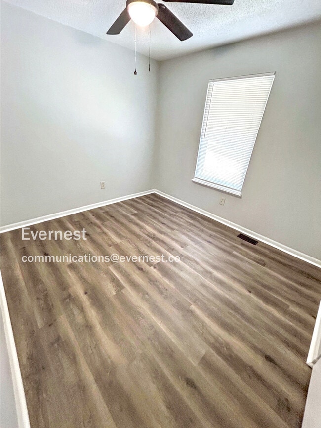 Building Photo - 2012 White Haven Dr