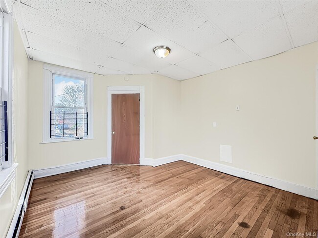 Building Photo - 119 S 11th Ave