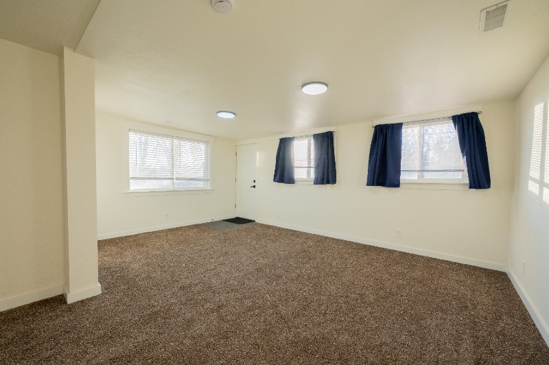 Building Photo - 945 N 7th E St