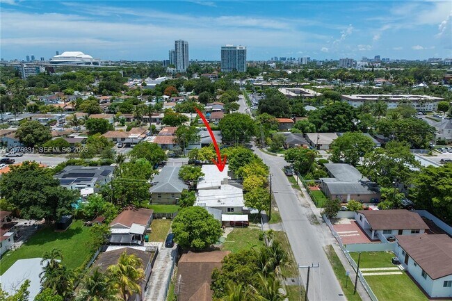 Building Photo - 1701 NW 19th Ave