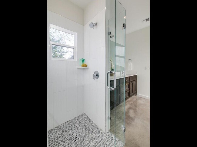 Building Photo - 5600 William Holland Ave