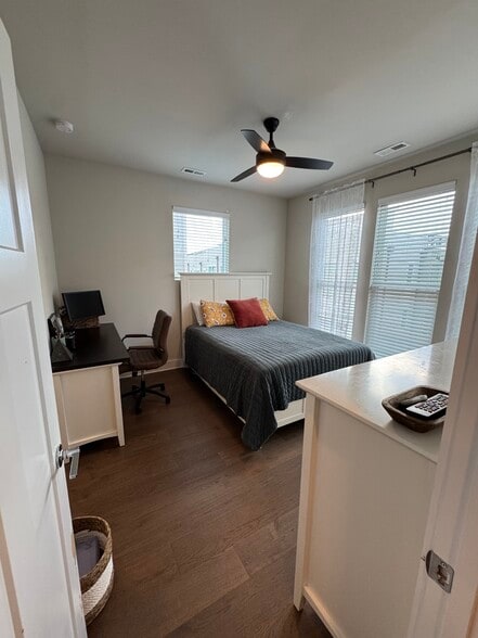 Second Bedroom with floor to ceiling windows and attached full bath - 1547 Duckworth Ave