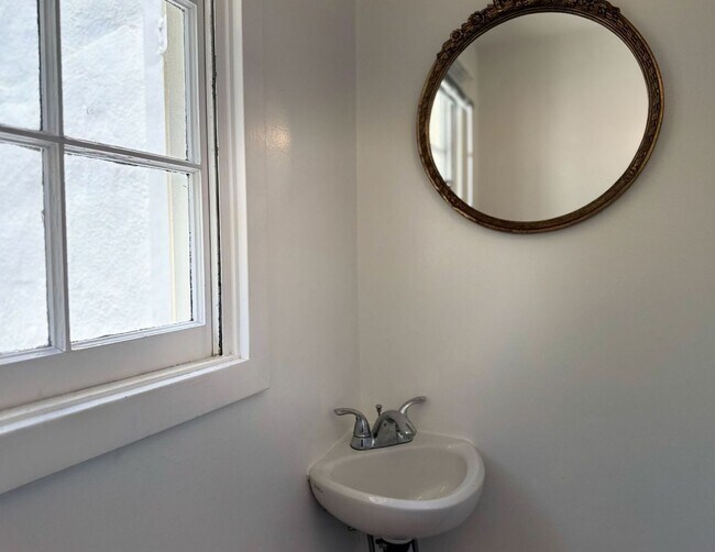 Building Photo - This is a Berkeley Lifestyle. | 3BR | 1.5BA | 1,450 SF | Just Steps from Campus
