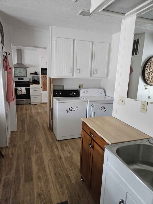 Building Photo - 1425 Sandstone Dr