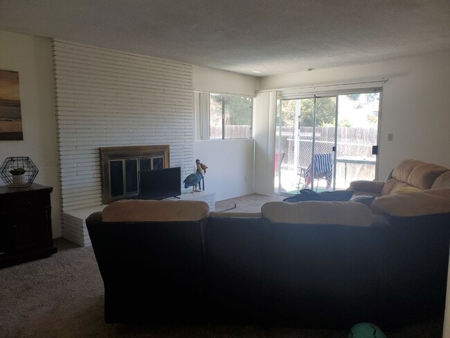Building Photo - Single-story home with a private pool near SDSU.