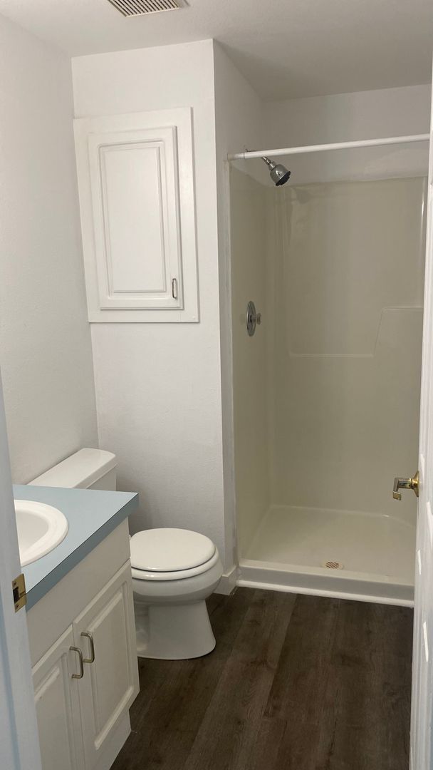 Building Photo - Desirable Milton Home!