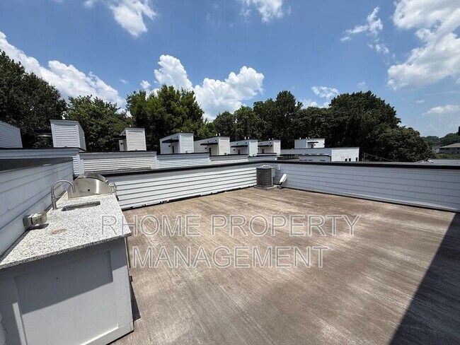 Building Photo - 729 Eloise Wy