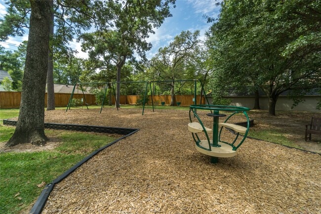 Building Photo - 726 Thistlewood Dr