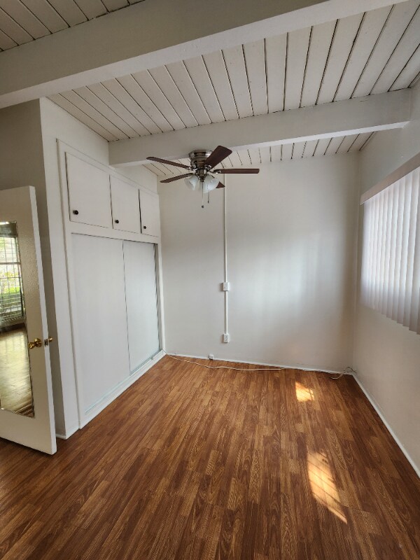 Building Photo - 1909 Beachwood Dr