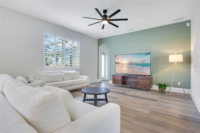 Building Photo - 15049 Spinnaker Cove Ln