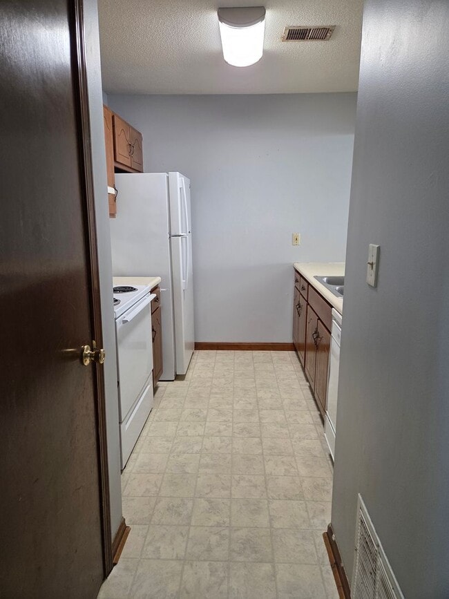 Building Photo - 629 Potomac Ct