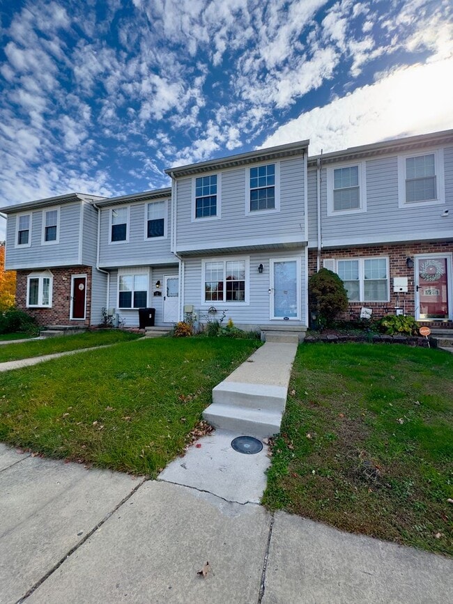 Primary Photo - Charming 2 Bedroom/2 Bathroom Townhome in ...