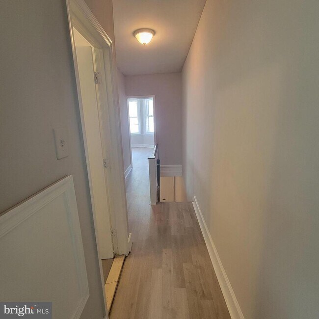 Building Photo - 5426 Regent St