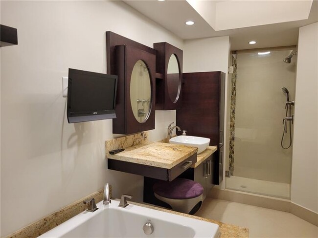 Building Photo - 20281 E Country Club Dr