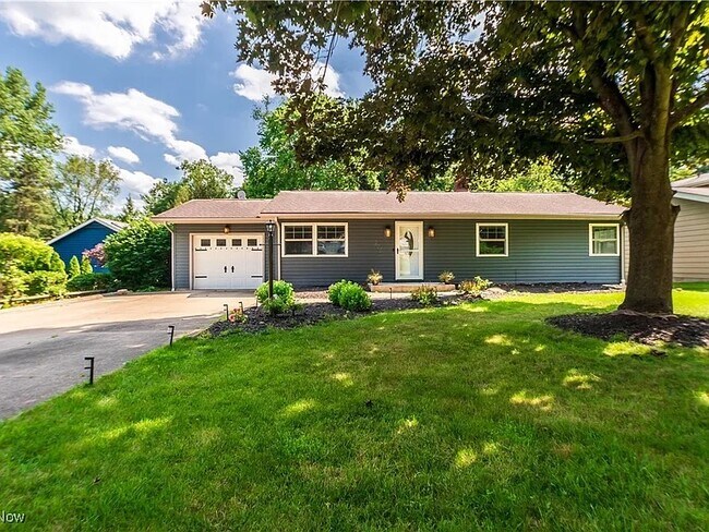 Primary Photo - 216 W Glenridge Rd