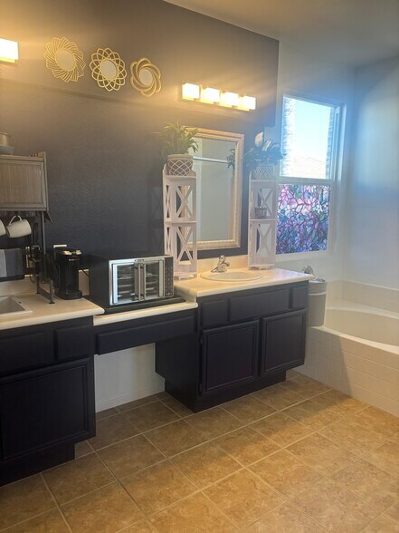 Building Photo - 30685 Desert Eagle Way