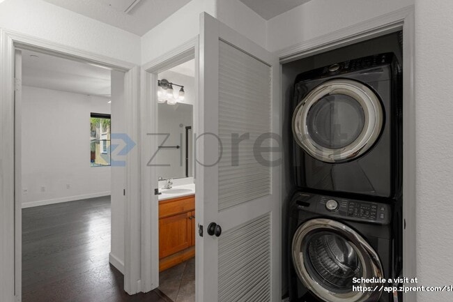 Building Photo - 4952 Haight Terrace