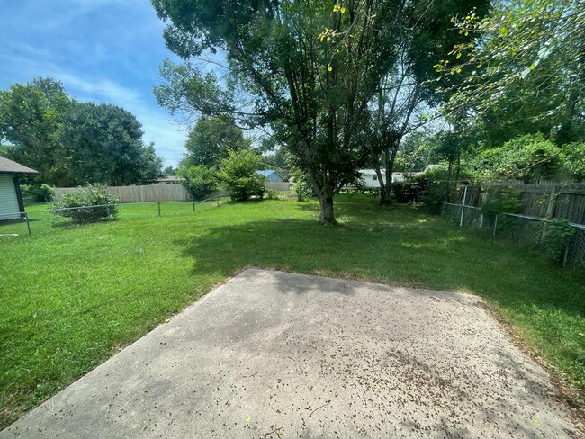 Building Photo - COMING SOON Cozy House 3 bed 2 bath 2 car ...