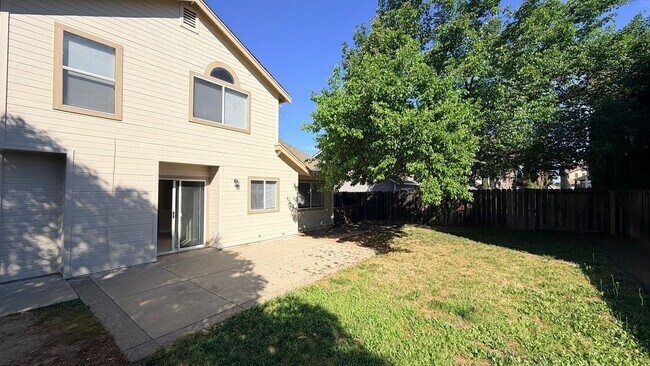 Building Photo - Oakley beautiful 3 bedroom 2 bath w/vaulted ceilings & much more