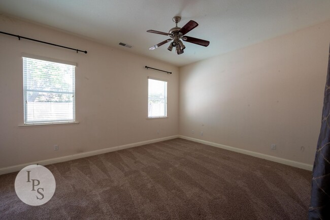 Building Photo - Charming 4BR/2BA Home in the Heart of Clovis Unified!