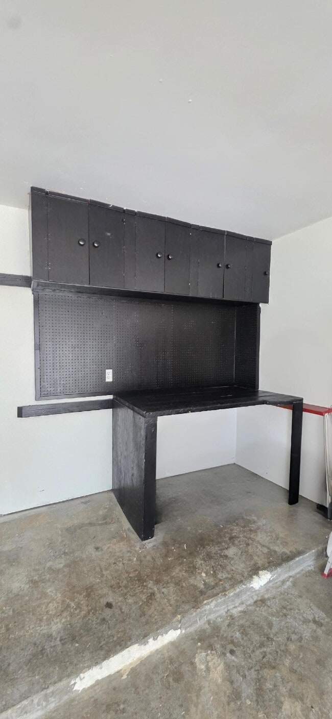 Building Photo - 8443 Gulfwood Ln